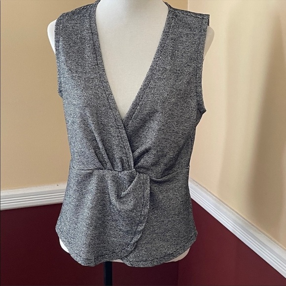 J. Crew sleeveless top size medium - Picture 1 of 5